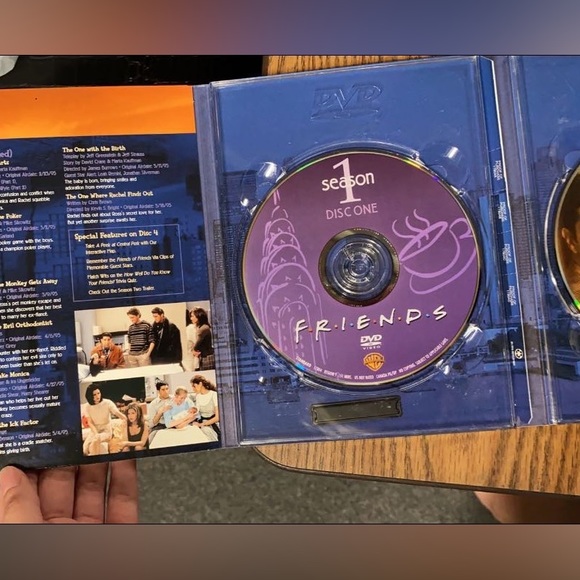 Season 1 AND 2 of FRIENDS! - Picture 3 of 11